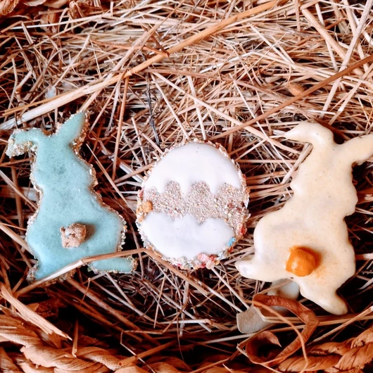 Cooka's Somebunny Loves You Húsvéti Gluténmentes Kutyakeksz Díszdobozban